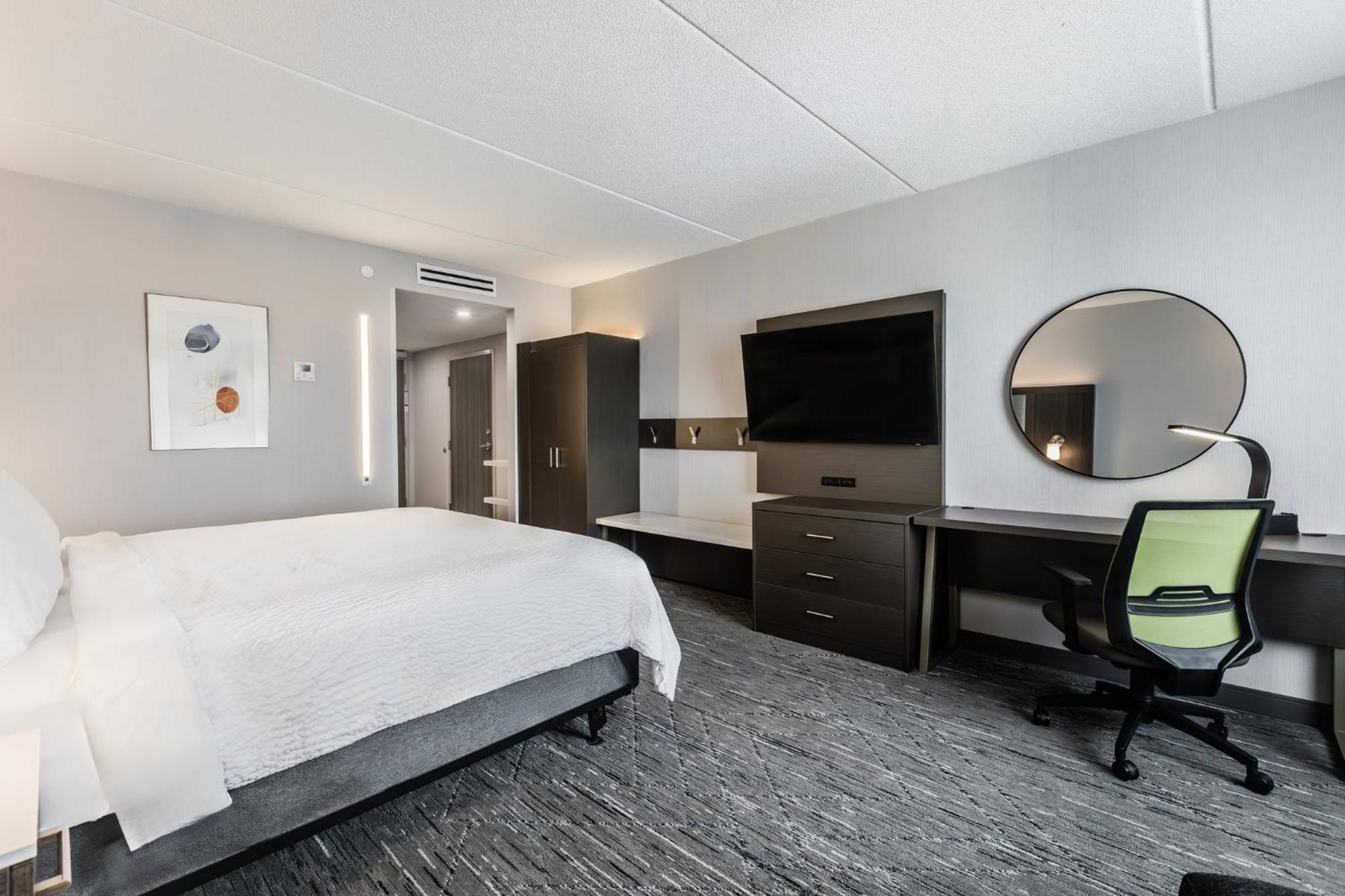 Holiday Inn Express & Suites - Toronto Airport South By Ihg Exterior photo