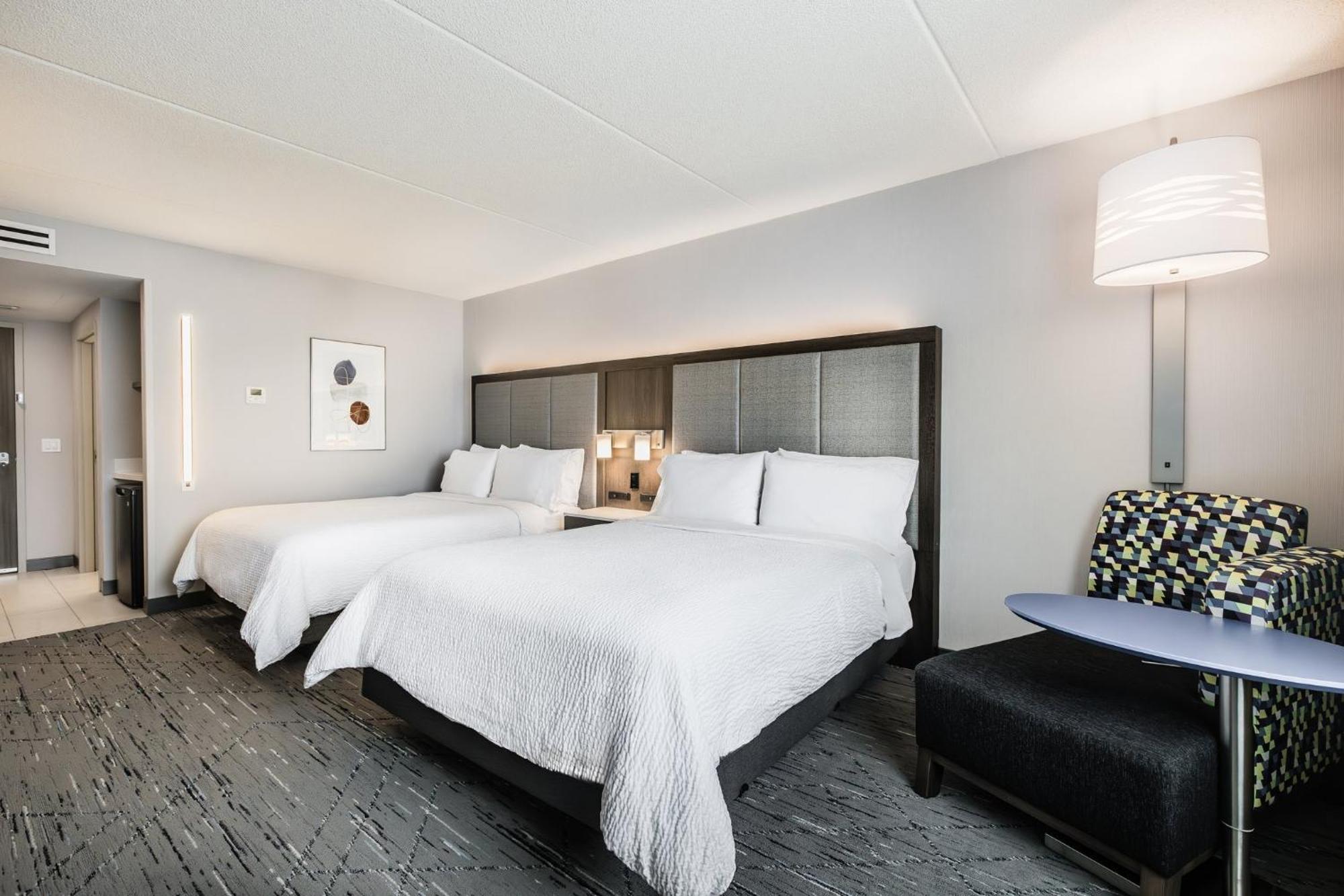 Holiday Inn Express & Suites - Toronto Airport South By Ihg Exterior photo