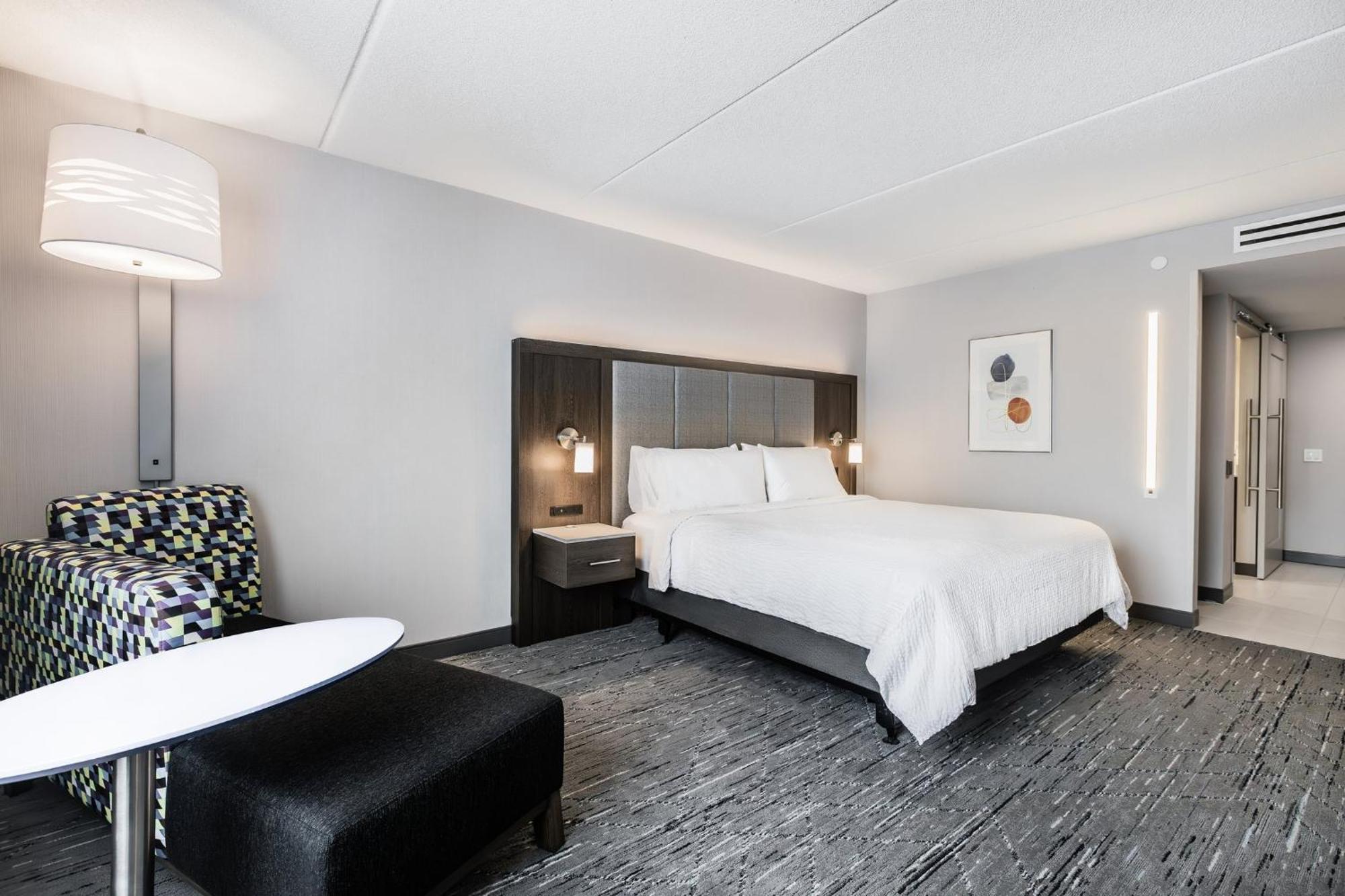 Holiday Inn Express & Suites - Toronto Airport South By Ihg Exterior photo